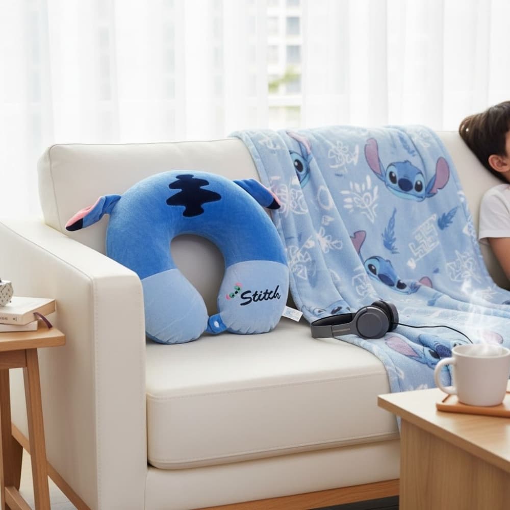 Disney Stitch - Almohada de viaje para niñas, adolescentes y mujeres, cojín de espuma viscoelástica, accesorios de viaje, almohada de vuelo, soporte para cuello y cabeza (costura azul)