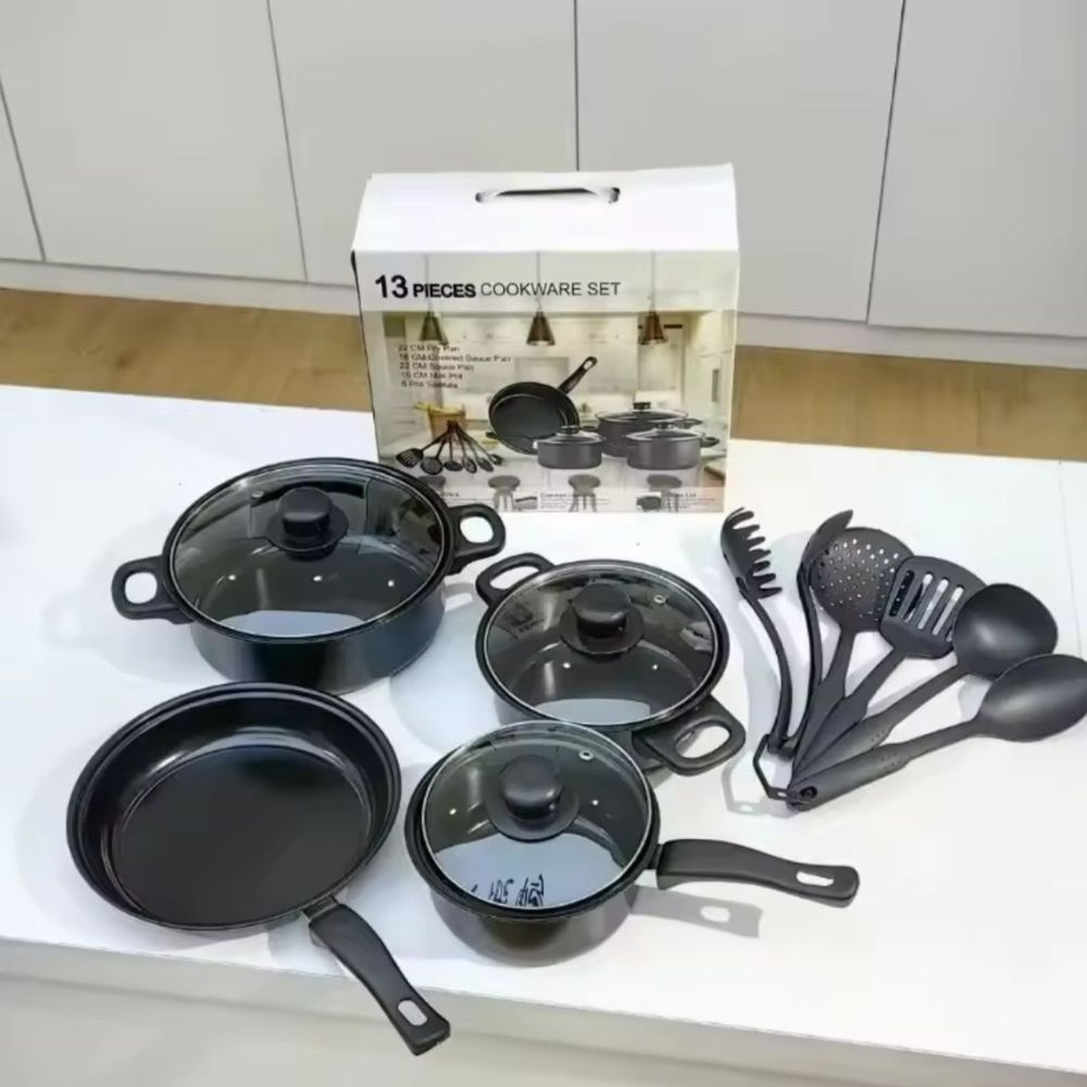 Juego de cocina de ollas y utensilios.