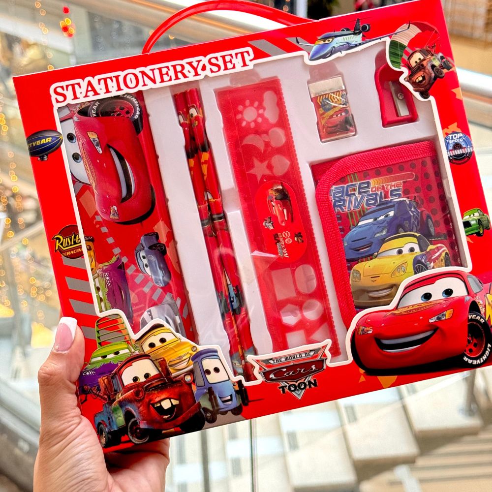 Kit escolar de personajes para niños y niñas.